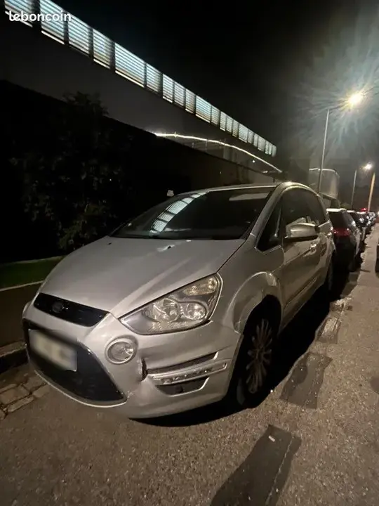 Ford Grand C-Max 2011 photo 2