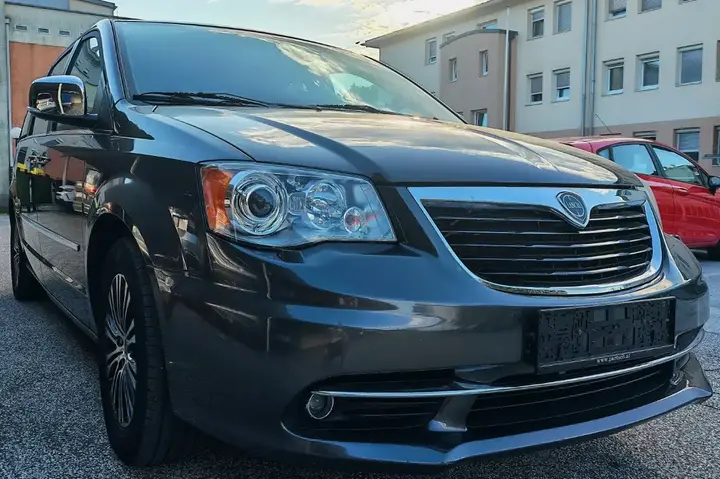 Lancia Voyager