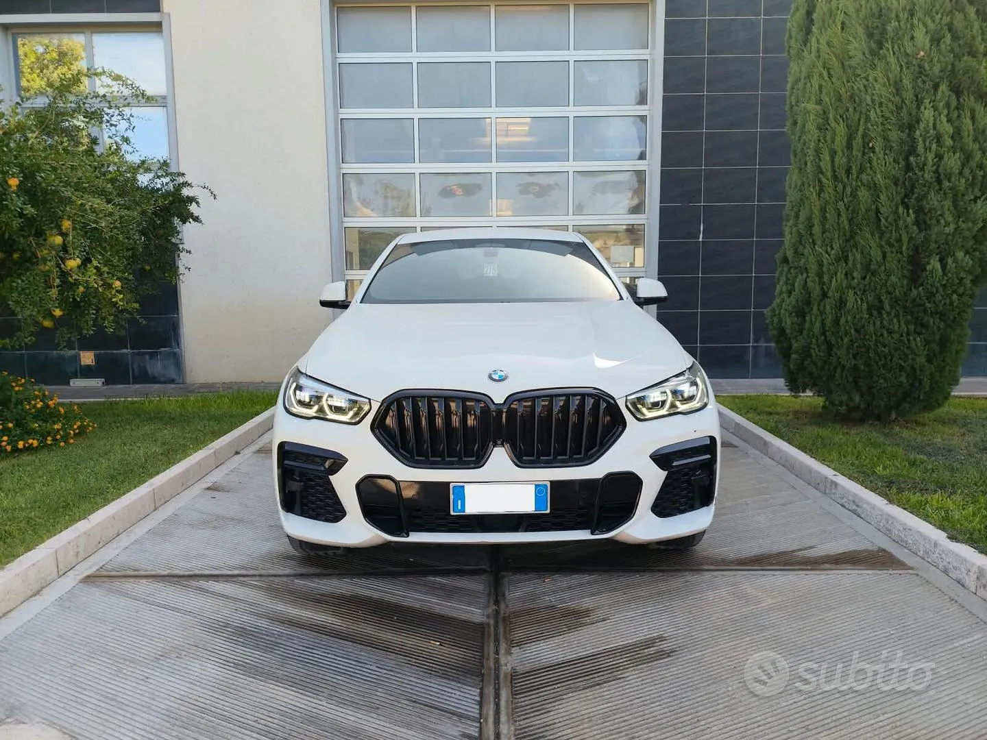 BMW X6 2023 photo 2