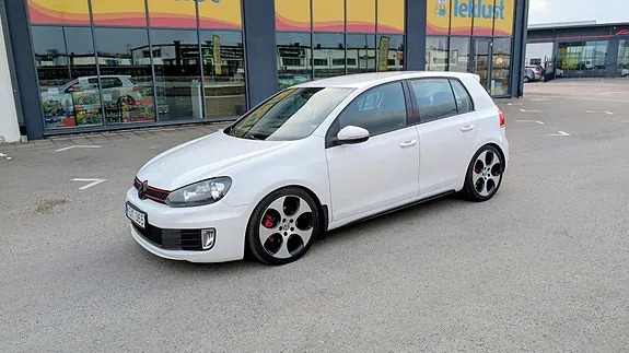 Volkswagen Golf 2011 photo 2