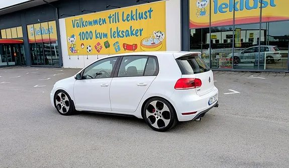 Volkswagen Golf 2011 photo 4