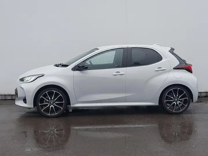 Toyota Yaris 2023 photo 4