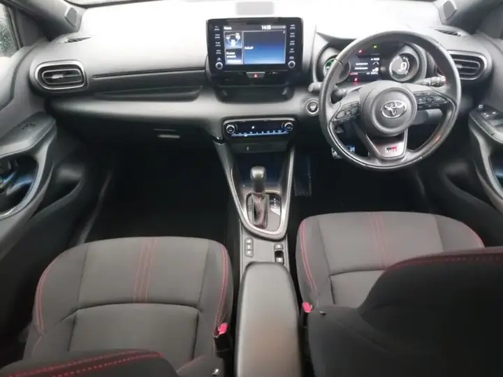Toyota Yaris 2023 photo 3