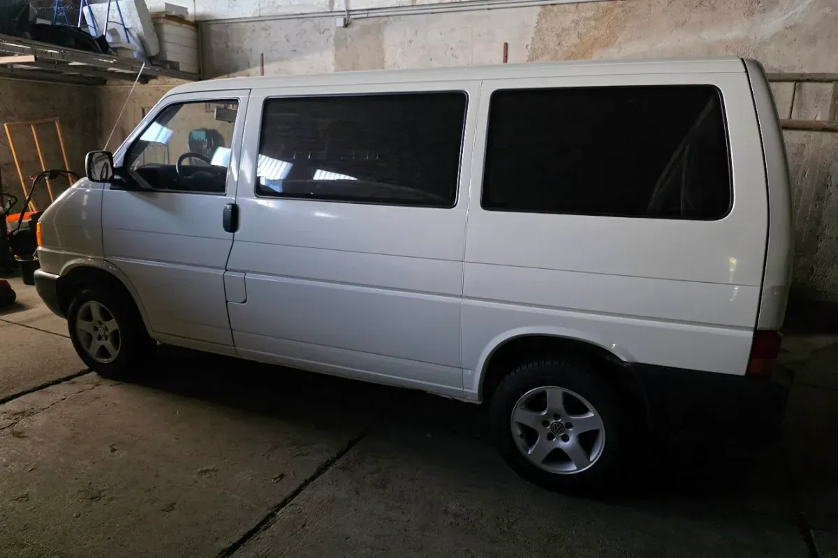 Volkswagen T4 1998 photo 2