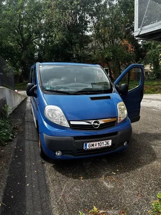 Opel Vivaro 2011 photo 2