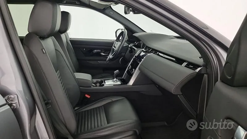 Land Rover Discovery Sport 2023 photo 3