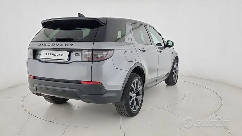 Land Rover Discovery Sport 2023 photo 2