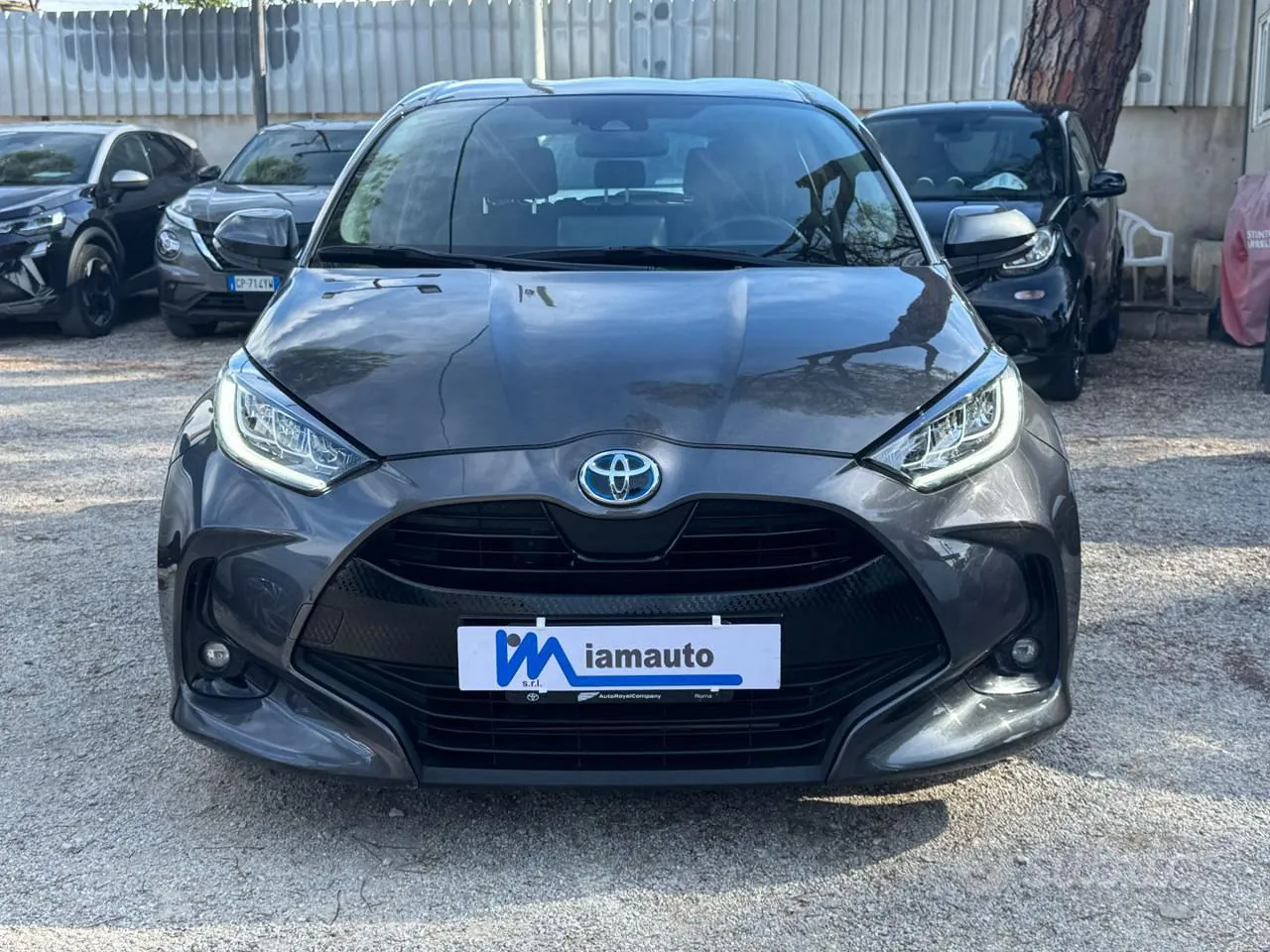 Toyota Yaris 2023 photo 2
