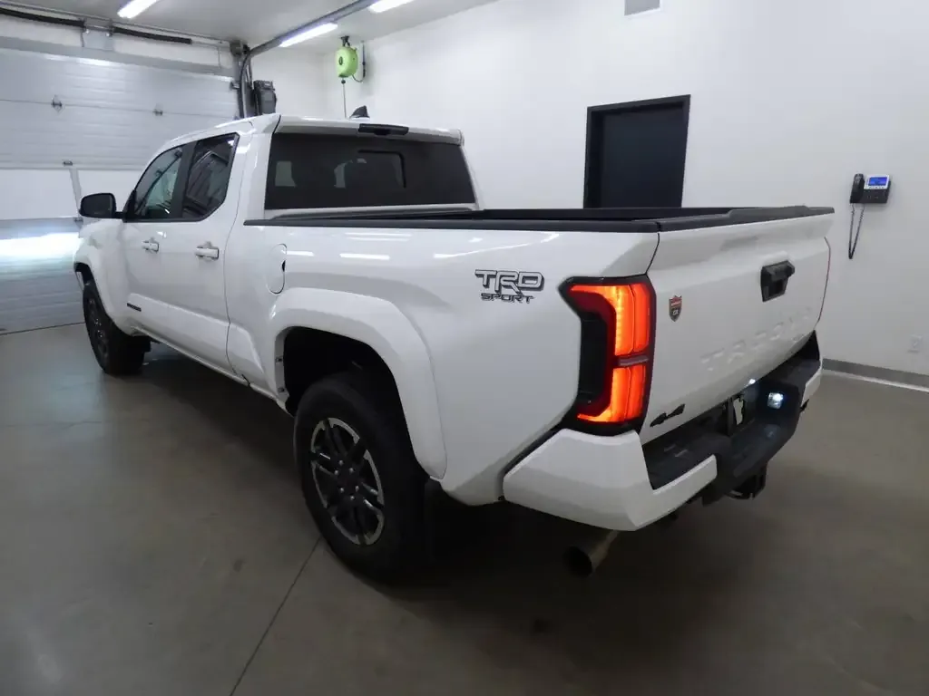 Toyota Tacoma 2025 photo 2