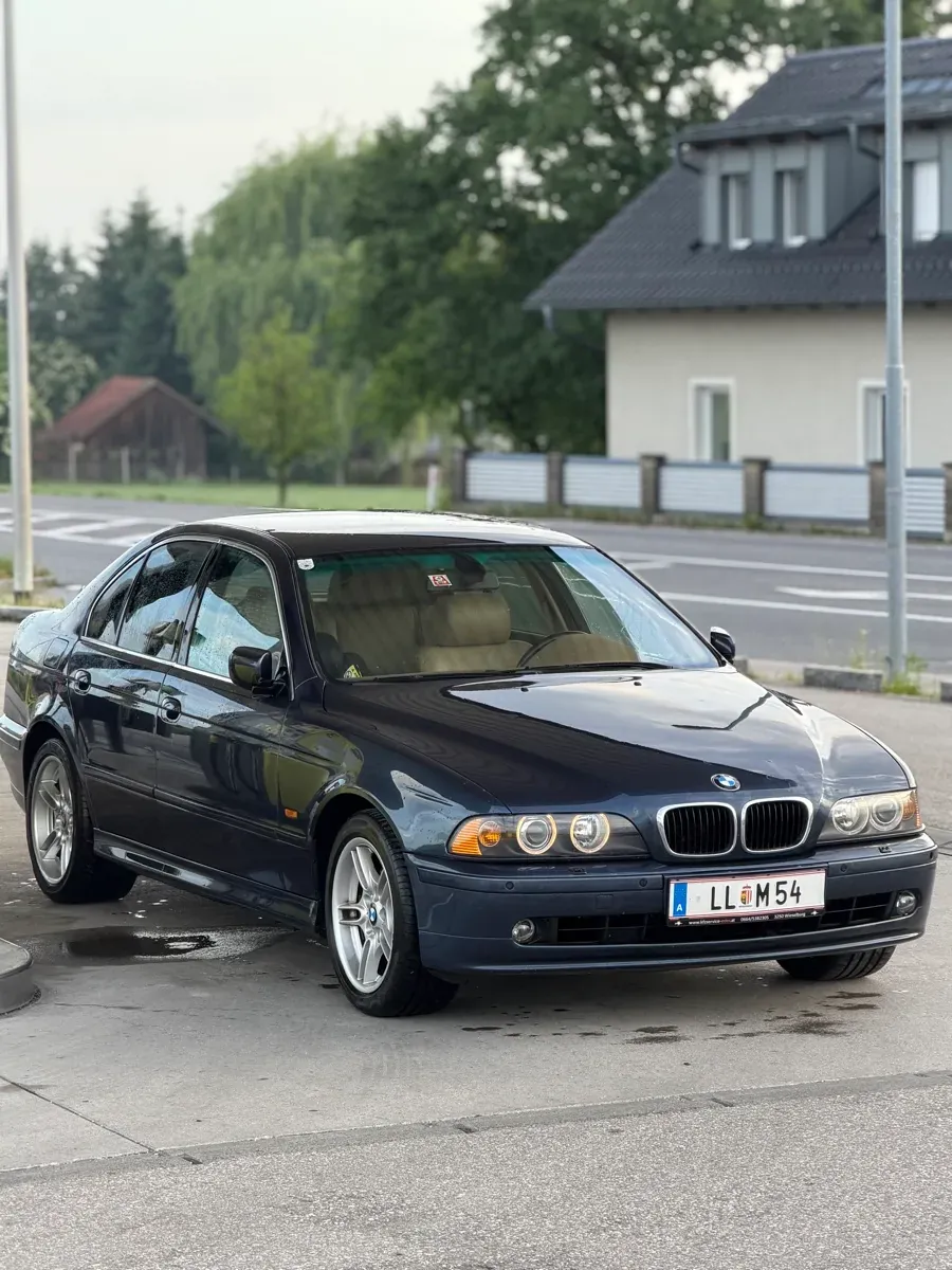 BMW 5 Series 2022 photo 2