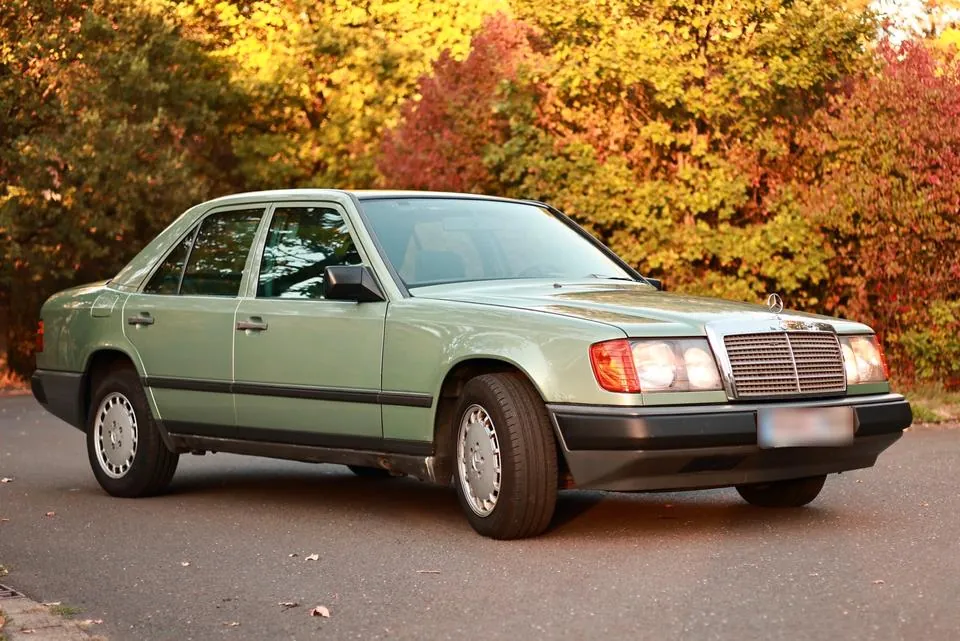 Mercedes-Benz E230