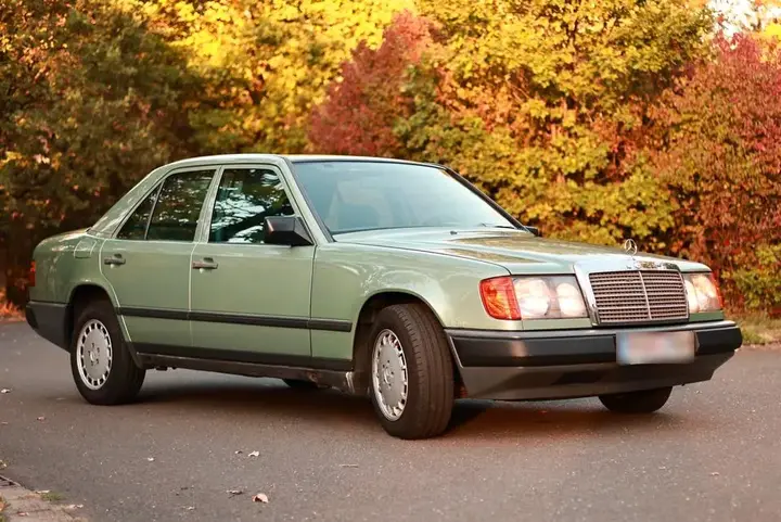 Mercedes-Benz E230