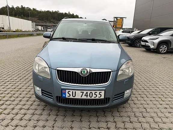 Skoda Fabia 2009 photo 2