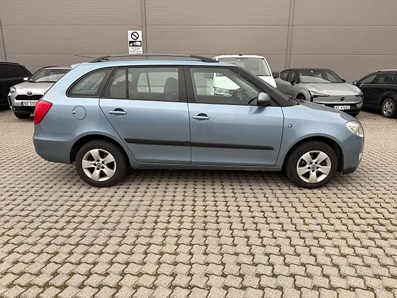 Skoda Fabia 2009 photo 4