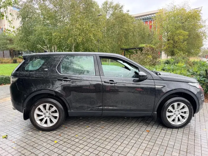 Land Rover Discovery Sport 2016 photo 2