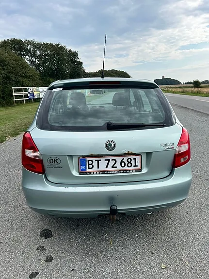 Skoda Fabia 2010 photo 5