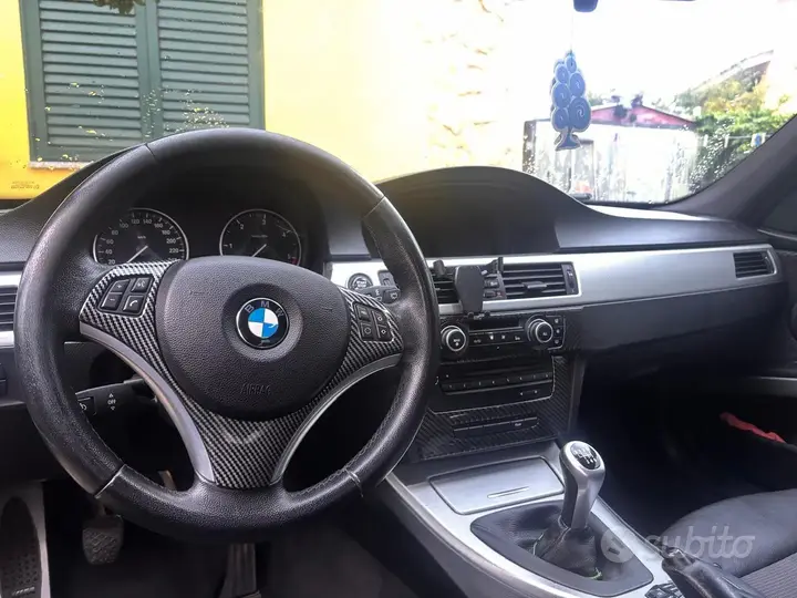 BMW E90 2012 photo 4