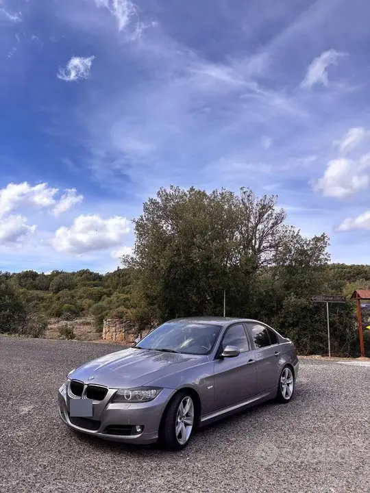 BMW E90 2012 photo 3