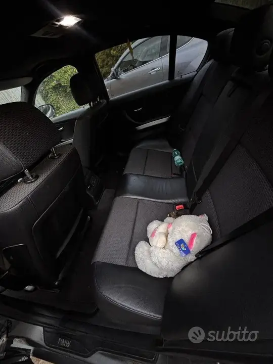 BMW E90 2012 photo 2