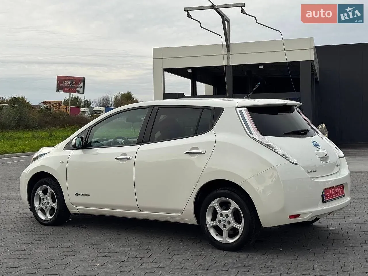 Nissan Leaf 2014 photo 2