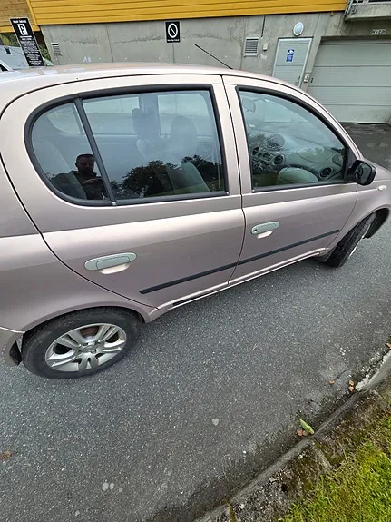 Toyota Yaris 2001 photo 2