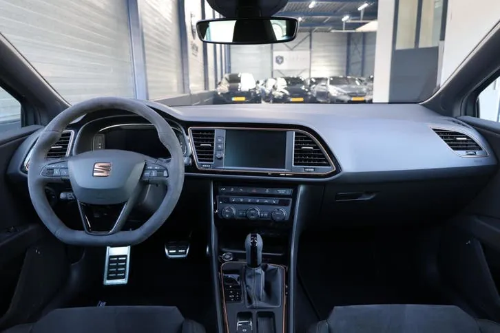 Seat Leon 2019 photo 2
