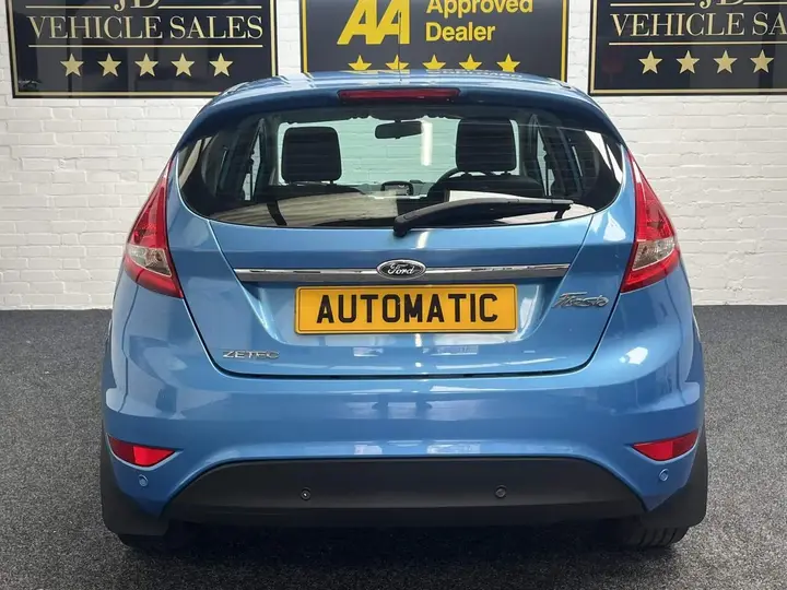 Ford Fiesta 2011 photo 2