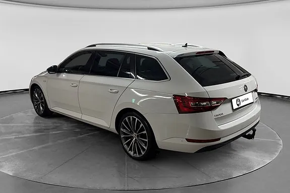 Skoda Superb 2019 photo 3