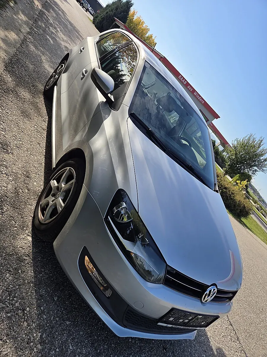 Volkswagen Polo 2011 photo 2