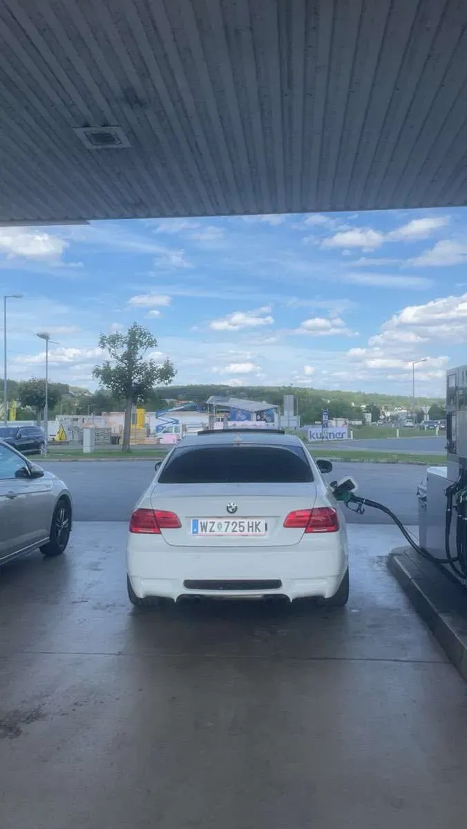 BMW 3 Series 2011 photo 3