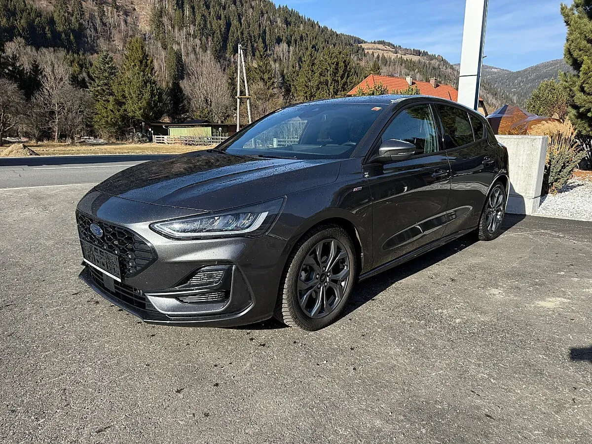 Ford Focus 2024 photo 2