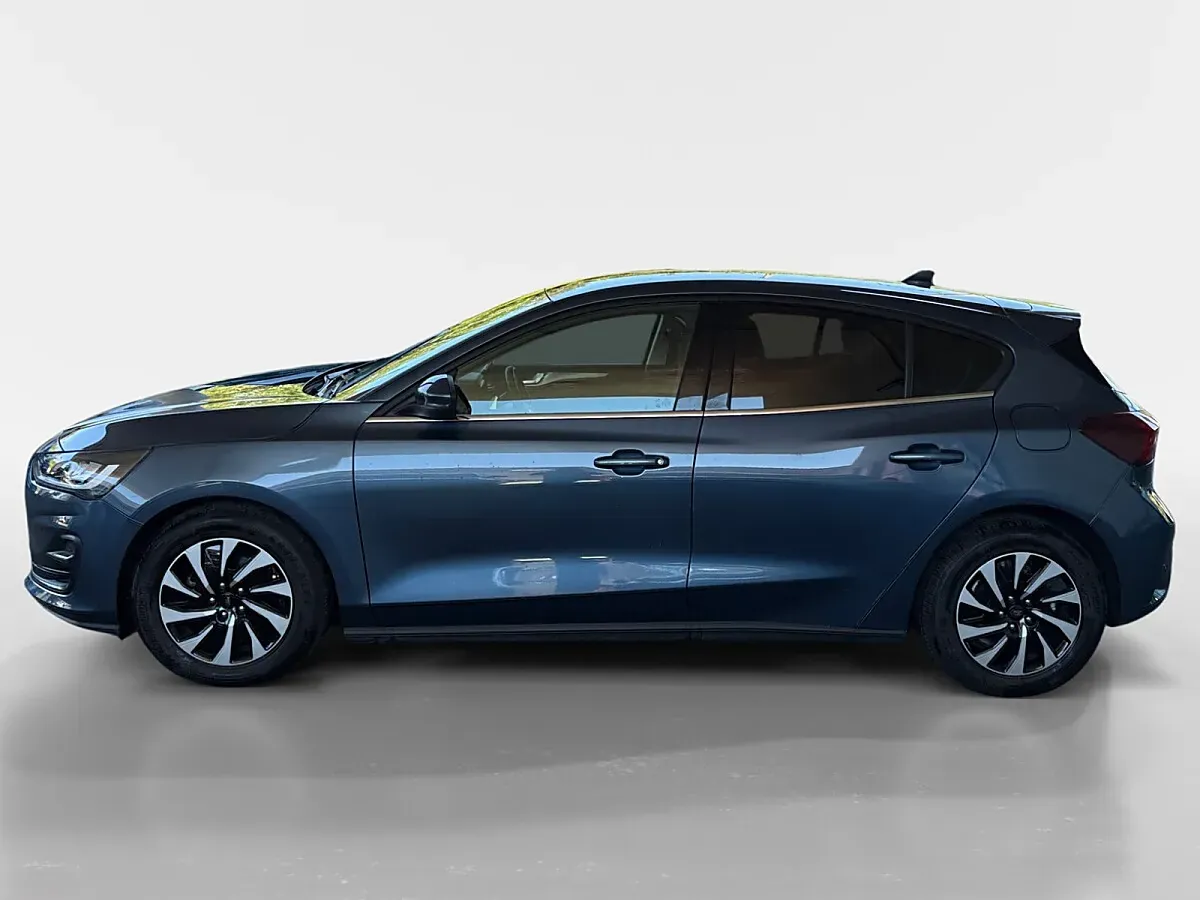 Ford Focus 2023 photo 2