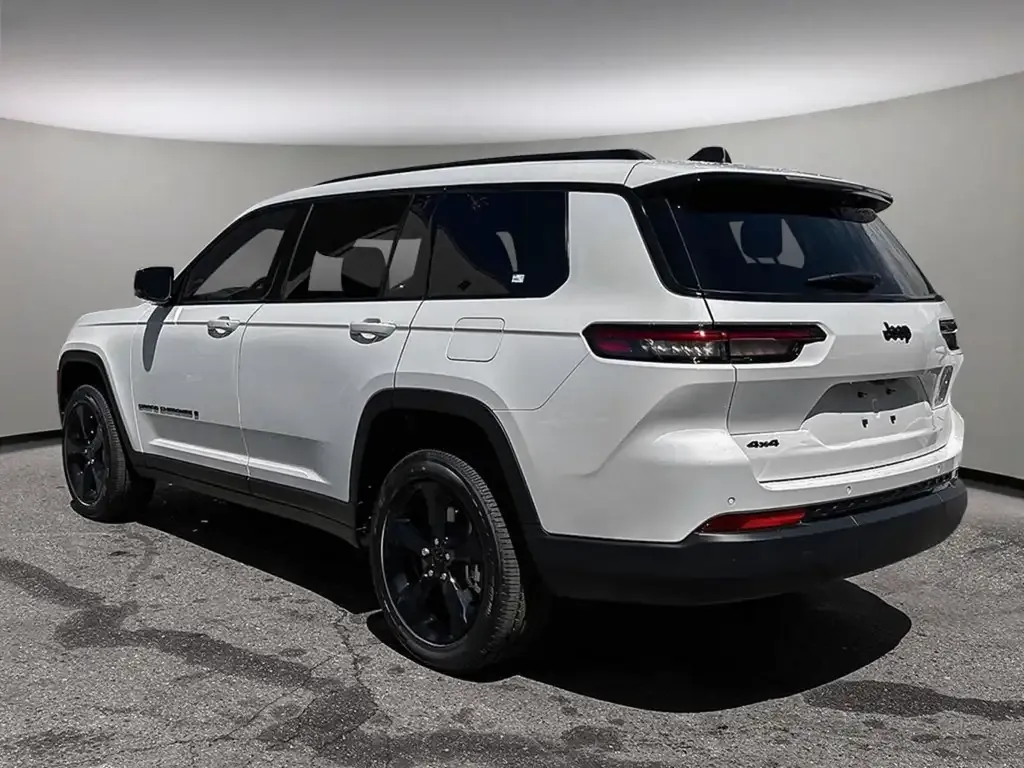 Jeep Grand Cherokee 2026 photo 4