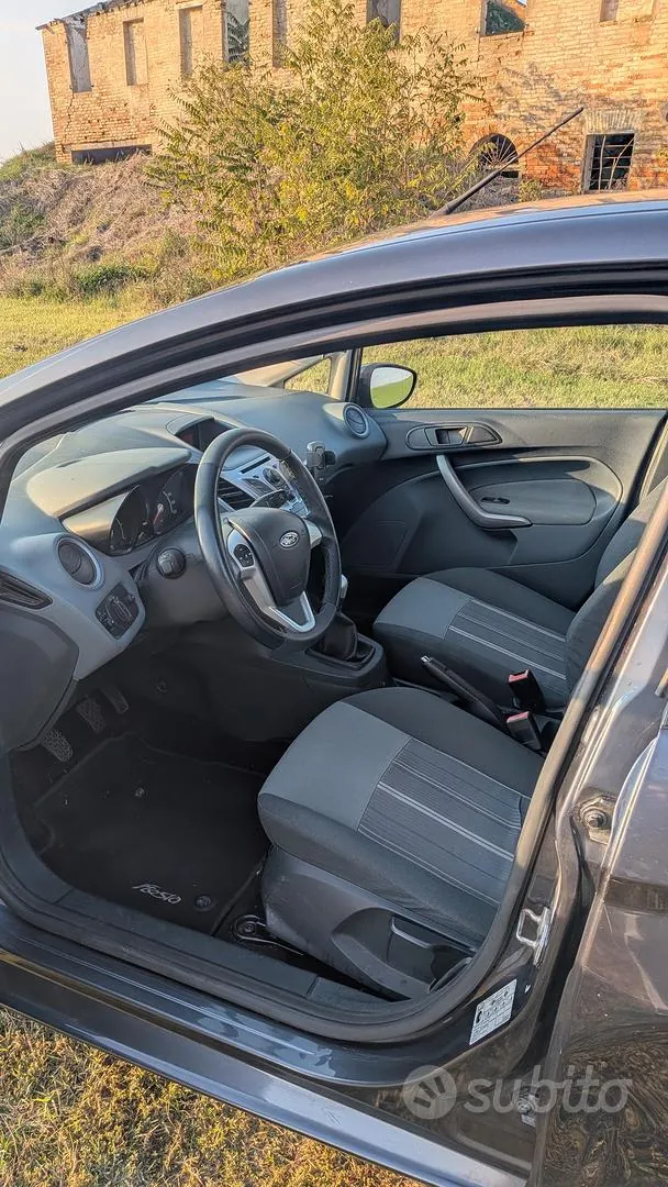 Ford Fiesta 2010 photo 5