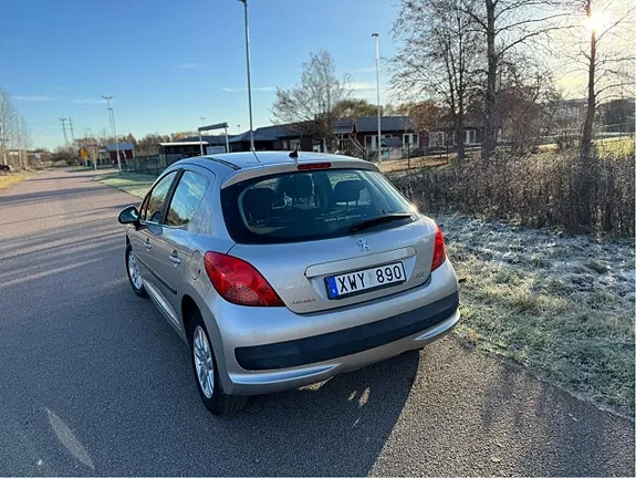 Peugeot 207 2006 photo 5