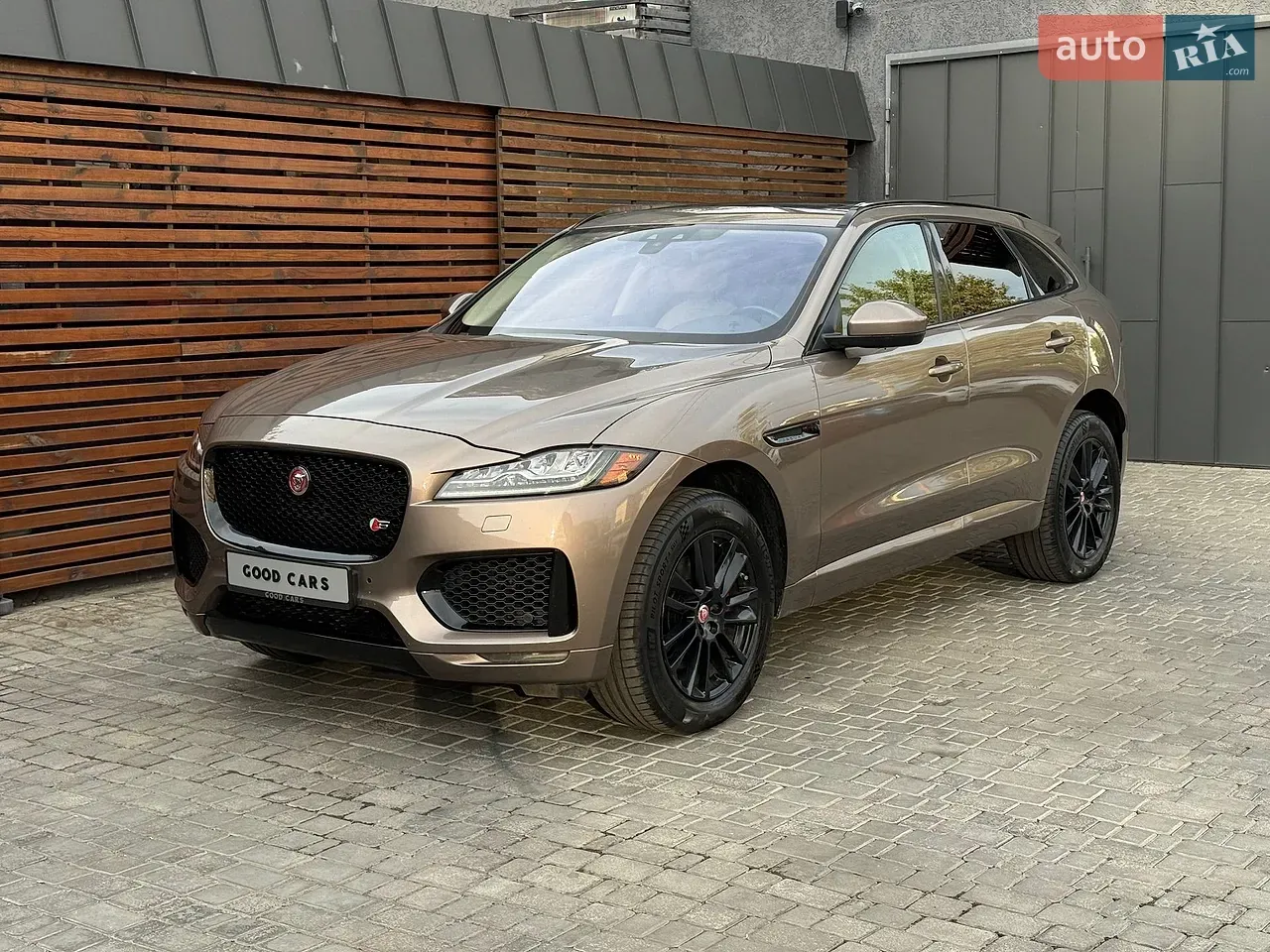 Jaguar F-Pace 2016 photo 3