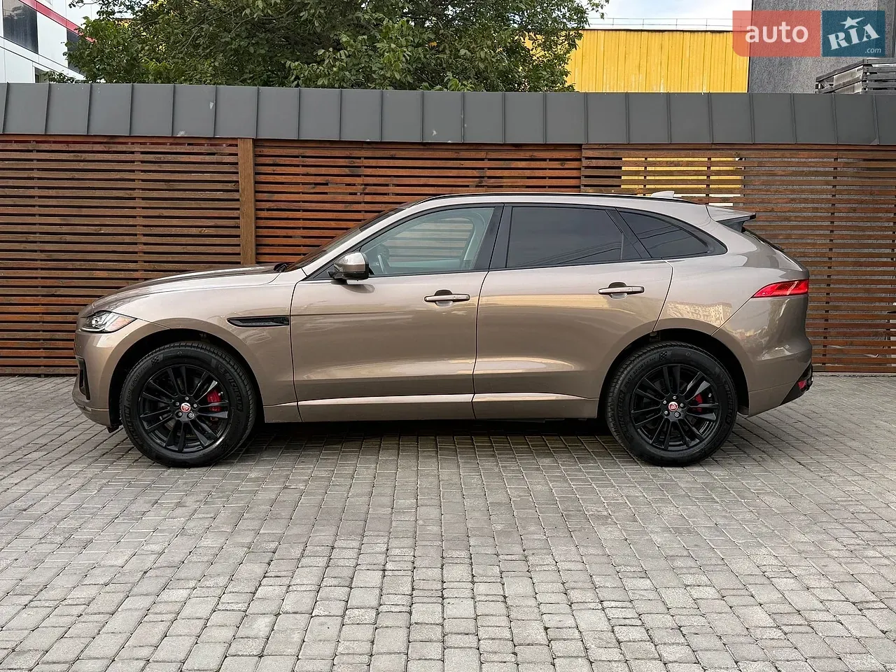 Jaguar F-Pace 2016 photo 4