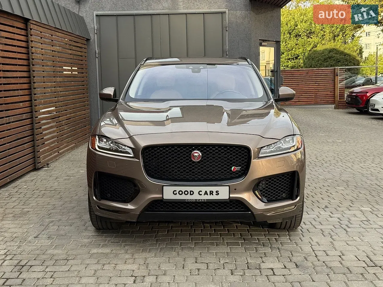 Jaguar F-Pace 2016 photo 2