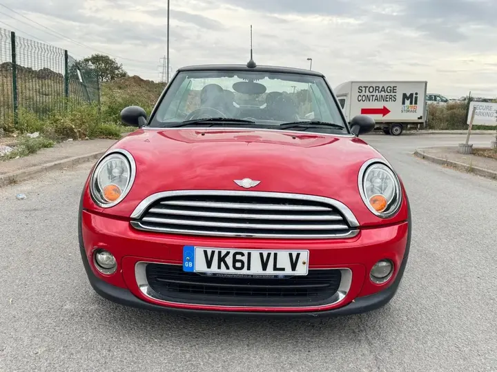 Mini Convertible 2011 photo 2