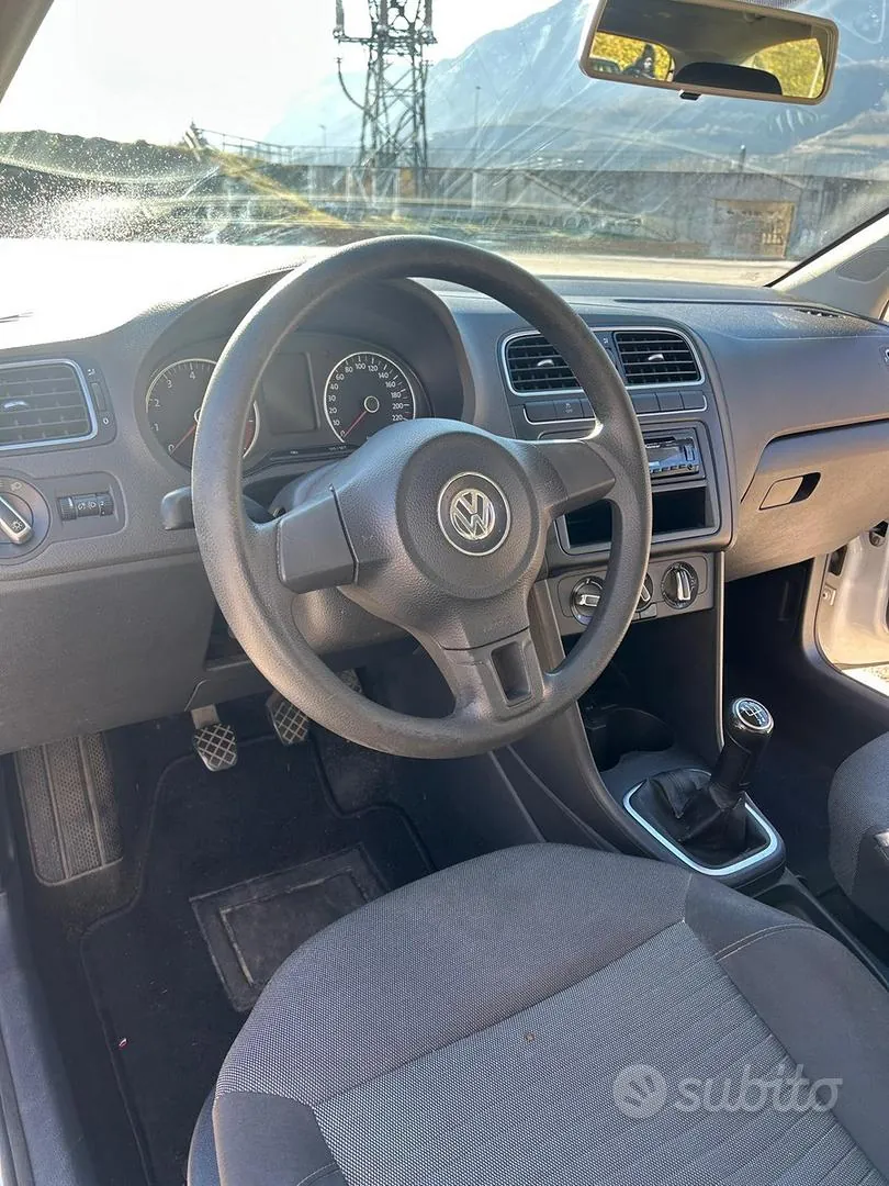 Volkswagen Polo 2011 photo 4