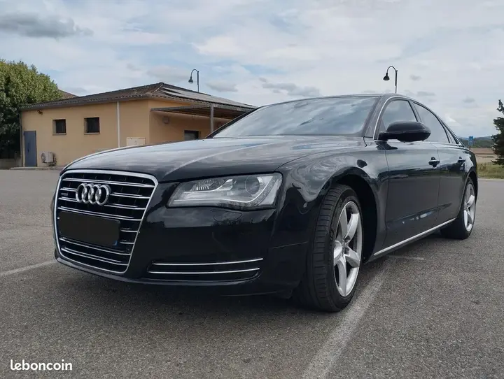 Audi A8 2012 photo 2