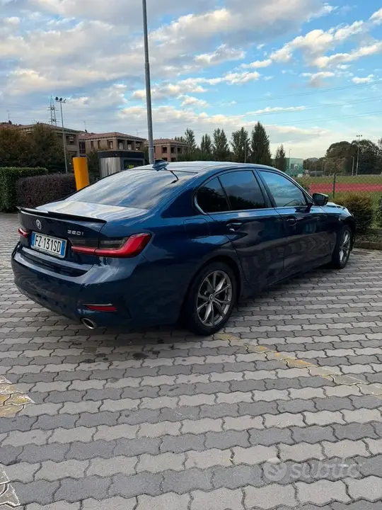 BMW 320I 2019 photo 2