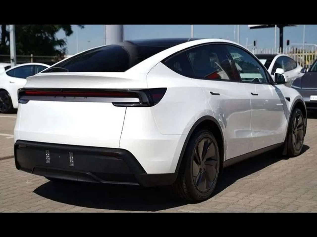 Tesla Model Y 2026 photo 5