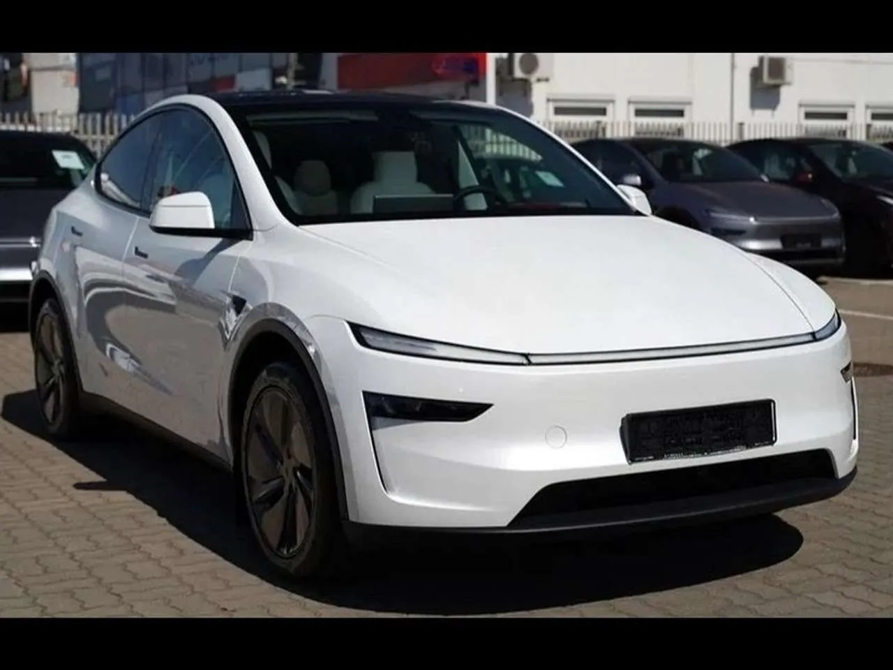 Tesla Model Y 2026 photo 2