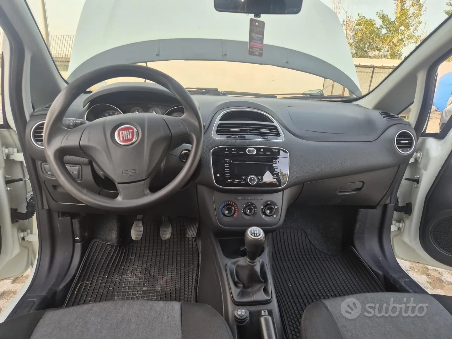 Fiat Punto 2015 photo 5