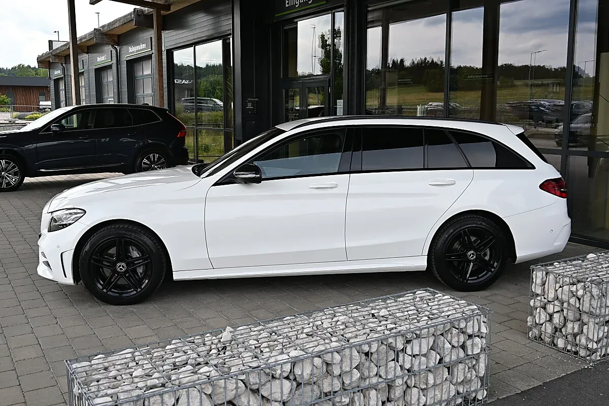 Mercedes-Benz C-Class 2018 photo 2
