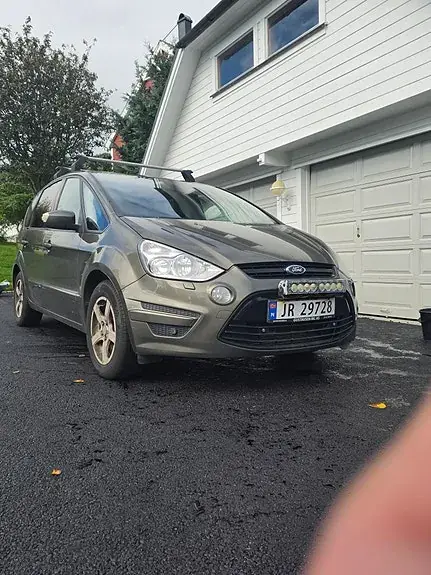 Ford S-Max 2012 photo 2