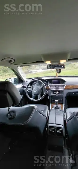 Mercedes-Benz E-Class 2010 photo 3