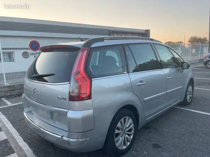 Citroen C4 Picasso 2008 photo 2