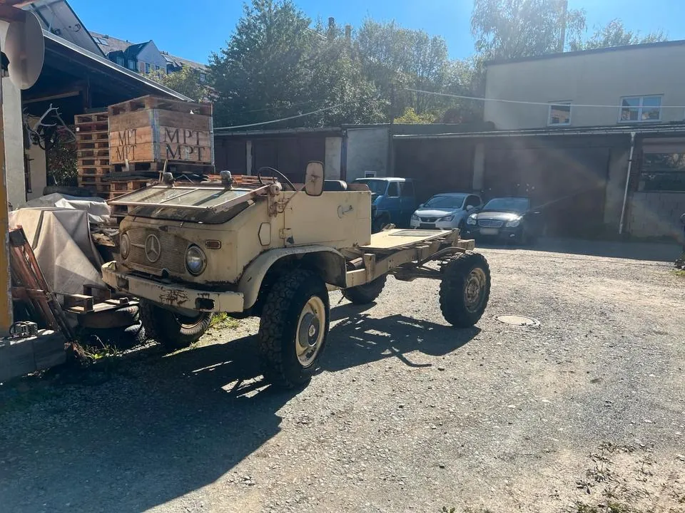 Mercedes-Benz Unimog 404
